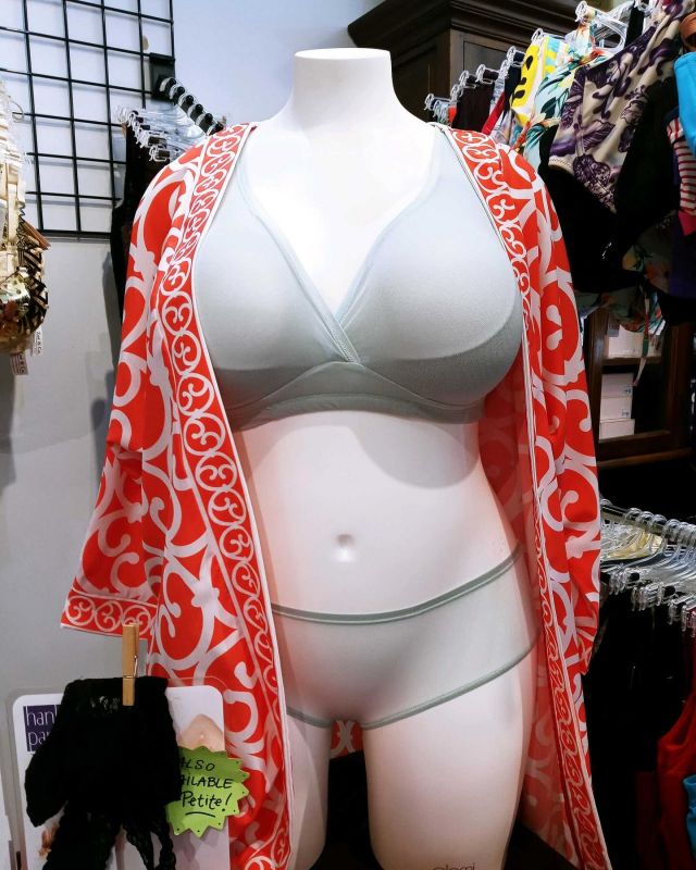 ZOE & CO. PROFESSIONAL BRA FITTERS - 448 Main St, Hyannis, Massachusetts -  Yelp - Lingerie - Phone Number